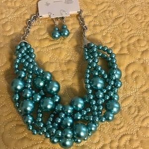🐢 Teal ‘pearl’ necklace